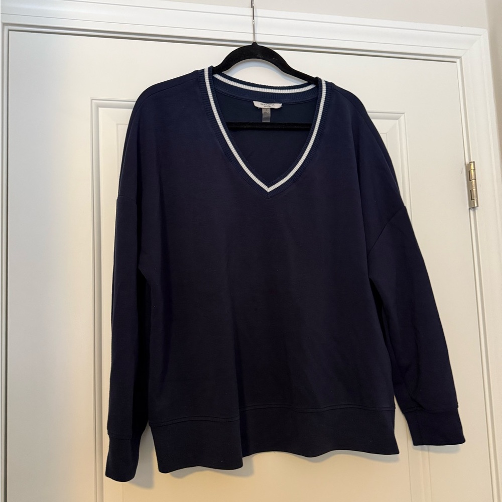 Cable & Gauge Women's Navy V-Neck Sweater